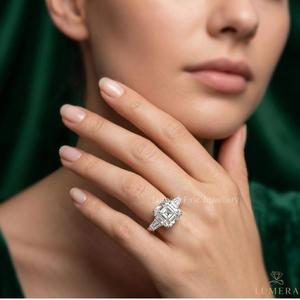 Anillo de Compromiso con Diamante Cultivado en Laboratorio con Corte Asscher Certificado por IGI, con Piedras Laterales Trapezoidales, Oro de 9K, 10K, 14K, 18K - Product Image 6