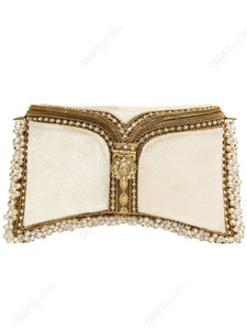 กระเป๋าคลัทช์ทรงแข็งประดับมุกสีงาช้างพร้อมหูหิ้วประดับลูกปัดสีทอง สำหรับงานแต่งงาน ขายส่งแบบ OEM - Product Image 3