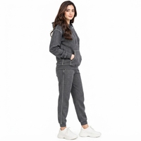 Survêtement pour femmes fabriqué avec un tissu sport extensible, coupe athlétique confortable, panneaux respirants, veste à fermeture éclair intégrale, poche fonctionnelle