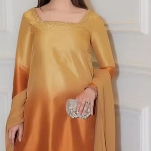 Moderno Diseño Exclusivo Farsi Salwar Kameez de Seda con Cuatro Hermosas Cuentas Decorativas en Colores, Crepé y Organza, Dupatta para Fiesta - Product Image 3