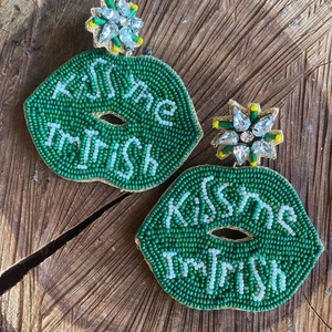 Boucles d'oreilles pendantes légères et confortables, longues à porter, avec pendentif tasse de bière verte perlée, pour la Saint-Patrick, plaqué argent, pour femmes, idéales pour les fêtes - Product Image 5