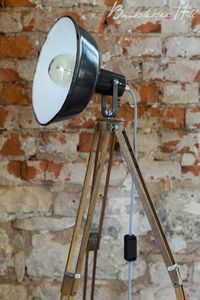 Lampe sur pied industrielle à trépied, base en bois massif, abat-jour cylindrique en métal, LED E27, direction réglable pour salon et chambre - Product Image 4