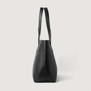 Bolso Tote de Hombro de Cuero Personalizado de Alta Calidad para Mujer con Cierre de Cremallera y Bolsa Organizadora, Diseño Elegante - Product Image 4