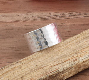 Anillo Giratorio Clásico de Dos Tonos en Plata de Ley 925 Hecho a Mano, Joyería Artesanal de Banda Ancha Texturizada para Hombres y Mujeres, Bodas y Fiestas - Product Image 1