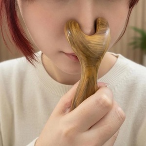 Masajeador Facial Gua Sha de Madera Rústica Ecológica con Madera de Acacia Sólida para Relajación Muscular - Regalo de Año Nuevo - Product Image 4