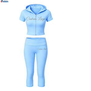 Conjuntos Deportivos para Mujer con Logotipo de Diamantes de Imitación, Chaqueta con Capucha de Manga Corta y Pantalones Capri, Ropa Deportiva para Chicas - Product Image 5