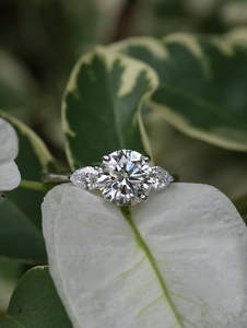 Anillo de compromiso de lujo con zafiro azul y diamantes en oro blanco, estilo vintage, para mujer, elegante joya azul real, regalo. - Product Image 2