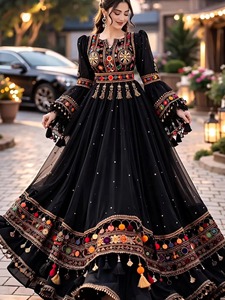 Robe afghane Kuchi authentique de longueur courte en tissu de soie riche violet et doré, ornée de motifs multicolores complexes. - Product Image 4