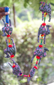 Guirlande décorative artisanale en tissu de coton bohème – Décoration suspendue légère et écologique pour baby showers, Diwali, et événements d'adieu sur le thème des animaux - Product Image 3