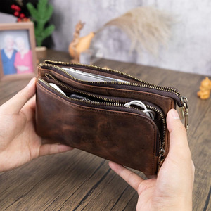 Bolso de mano de cuero de primera calidad con cierre seguro, múltiples ranuras para tarjetas, bolsillo para teléfono y correa desmontable para uso diario. - Product Image 1