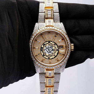 นาฬิกา Iced Out สำหรับผู้ชาย สายแบบ Baguette GMT สองสี ประดับเพชร สไตล์หรูหรา - Product Image 3