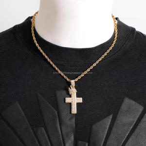 Collier pendentif croix premium serti de diamants de laboratoire, design de bijoux de mode streetwear - Product Image 4