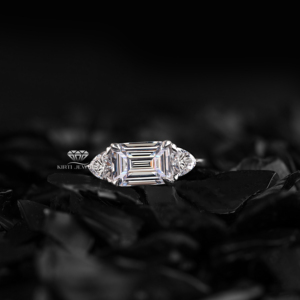 Bague de fiançailles à trois pierres en diamant de laboratoire taille émeraude avec pierres latérales taille trillion en or blanc 14K, cadeau de mariage, fournisseur de bijoux - Product Image 1