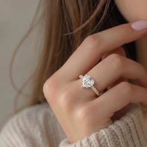 Bague solitaire élégante en or massif 14 carats avec halo de diamants taille cœur de 2,01 carats, cultivés en laboratoire, pour les amoureux – Cadeau de fiançailles délicat - Product Image 2