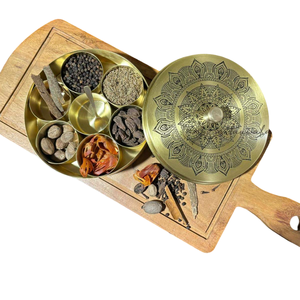 กล่องใส่เครื่องเทศทองเหลืองแบบดั้งเดิม พร้อมช่องใส่ของเก้าช่องในกล่อง กล่องใส่เครื่องเทศทองเหลืองทำมือพร้อมฝาปิดสำหรับใส่เครื่องเทศ - Product Image 6