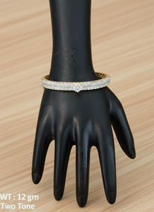 Bracelets de luxe plaqués or pour invitées de mariage – Manchette élégante et festive pour femmes – Accessoire de mode affirmé Kada - Product Image 4