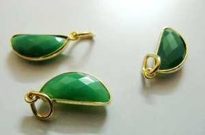 Pendentif en pierre précieuse Chrysoprase naturelle, forme D, 8x16 mm, demi-lune, facetté, vendu à l'unité - Product Image 4