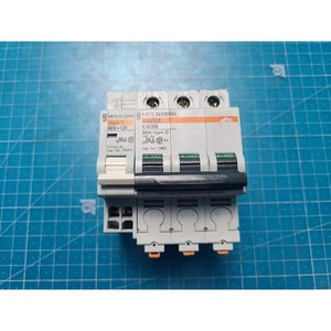 Module auxiliaire de disjoncteur Merlin Gerin MX+OF/C60N 60A C 26974+17469, utilisé tel quel, pièces d'équipement semi-conducteur d'occasion - Product Image 5