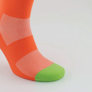 Chaussettes de sport athlétiques OEM personnalisées pour hommes, en tricot élastique, sans couture, en polyester/spandex, pour une performance optimale - Product Image 5