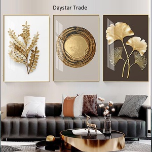 Daystar Trade Ensemble d'art mural moderne en forme de triangle avec motifs floraux dorés, décoration murale pour la maison, entrée - Product Image 1