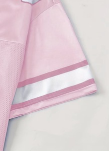 Maillot de football rétro en polyester à séchage rapide, personnalisé avec logo imprimé numériquement sur le devant, nom et numéro d'équipe, tendance actuelle - Product Image 4