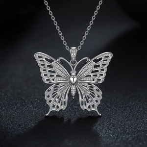 Collar con Colgante de Mariposa de Diamantes en Oro Sólido de 14K, Alas con Trabajo Intrincado, Joyería Fina, Elegante y de Lujo - Product Image 2