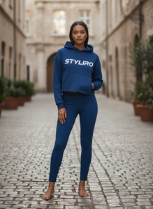 Sweat-shirt court à capuche pour femme en coton et fibre de bambou bleu, avec logo frontal, poches et manches classiques, idéal pour l'automne - Product Image 3