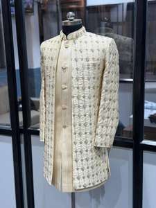 Conjunto Indo Occidental de 3 Piezas de Excelente Calidad, Perfecto para Vestir en Eventos Festivos con Estilo Indo Fusion, Disponible para Suministro Mundial - Product Image 2