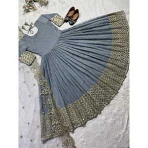 Vestido de Fiesta Gris para Mujer de Maruti Fashion Designer con Hermoso Conjunto de Dupatta, Talla M - Product Image 1