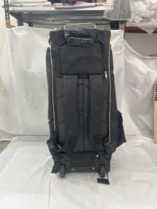 Sac à dos trolley pour kit de cricket Mannu Sports Player Edition 50-70L Haute qualité - Product Image 3