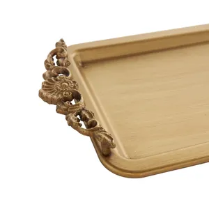 Bandeja Decorativa de Lujo con Diseño Sofisticado, Bandeja Decorativa Artesanal de Metal Chapado en Oro con Patrón Vertical - Product Image 4