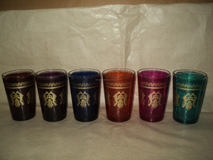Lot de 6 verres à thé marocains multicolores emballés dans une boîte cadeau - Product Image 2