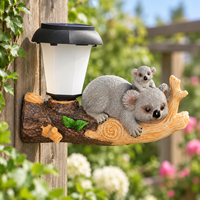 Großhandelspreis Harz-Koala Gartendekoration Outdoor Wandmontierte Tierdekoration zur Dekoration mit Solarbetrieb