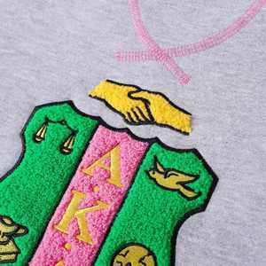 เสื้อสเวตเชิ้ตคอกลมลายทางสีเทา AKA Grey Stripe Chenille Crest แบบยูนิเซ็กซ์ พรีเมียม ปักลายตัวอักษรกรีก สวมใส่สบาย เหมาะสำหรับลำลอง - Product Image 6