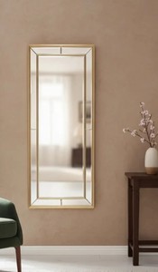 Espejo de Pared Veneciano de Lujo Hecho a Mano con Marco de Vidrio Grabado Intrincado y Decoración Tradicional Italiana Inspirada en Murano - Product Image 1