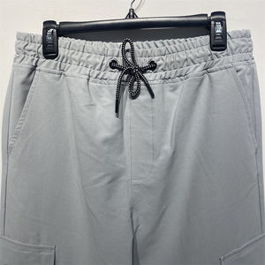 Safari en el desierto: Tonos arena que absorben la humedad con bolsillos plisados optimizados para aventuras en climas cálidos. - Product Image 3