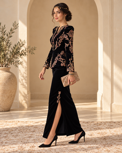 Mishkat Couture Elegante Karakou Argelino MAXI de Terciopelo Negro con Mangas Largas y Parte Inferior con Abertura a Juego, 100% Poliéster para Fiesta - Product Image 5