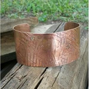 กำไลข้อมือสไตล์โบฮีเมียนลายสลักแบบวินเทจ คุณภาพพรีเมียม ทำด้วยมือ ประดับคริสตัล เครื่องประดับแฟชั่นจากอินเดีย - Product Image 3