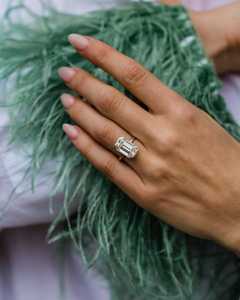 Anillo de halo solitario de lujo con diamante de corte esmeralda de 4.01 quilates cultivado en laboratorio con oro macizo de 14 quilates, regalo para fiesta de compromiso o boda para tu pareja - Product Image 3