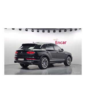 Bentley Bentayga 4.0 V8 Azure 2023 avec volant à gauche, boîte de vitesses automatique, sièges en cuir, caméra arrière - 87 947 km - Product Image 2