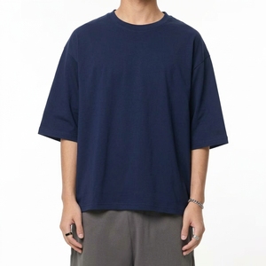 เสื้อยืดคอตตอนสีกรมท่าทรงโอเวอร์ไซส์สำหรับผู้ชาย แขนสั้น คอกลม สไตล์ลำลอง ทรงหลวม ผ้าเจอร์ซีย์ถัก ย้อมสีพื้น - Product Image 1