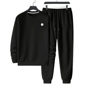 Ensemble de survêtement essentiel pour homme, pour un usage quotidien décontracté, avec un design confortable, un tissu doux et un look moderne - Product Image 1