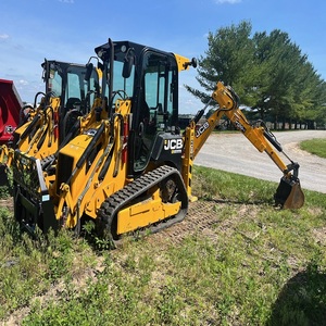 Chargeuse compacte sur chenilles JCB 1CXT 4x4 conçue pour les travaux d'excavation dans des environnements difficiles et pour une utilisation performante sur chantier. - Product Image 1