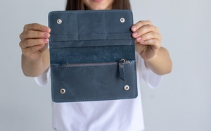 กระเป๋าสตางค์หนังสำหรับผู้หญิงแนววินเทจปรับแต่งได้มีเอกลักษณ์เป็นธรรมชาติสูงพร้อมโลโก้สลัก LSW-0063E ของขวัญวาเลนไทน์ที่สมบูรณ์แบบสำหรับเธอ - Product Image 2