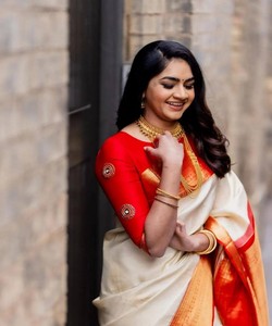 Traditional Indian Silk <b>Saree</b> With <b>Red</b> And Orange Border For Wedding Wear Women's Floor Length Sari Classic Design - Product Image 3