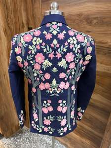 Ensemble de costume brodé bleu marine pour homme – Blazer à motif floral et cactus avec pantalon assorti - Product Image 4