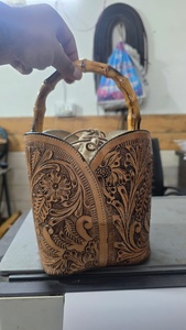 Sac seau en cuir artisanal occidental unique avec poignée en bambou, motif floral brodé, taille moyenne, usage quotidien, prêt à être expédié - Product Image 3