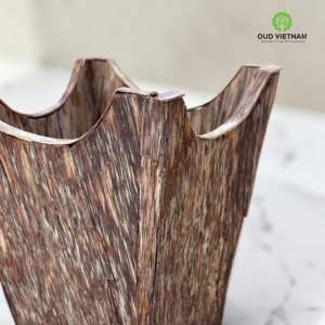 Brûleur de Bakhoor en Bois d'Agar Vietnamien Fait Main - Décoration d'Aromathérapie en Bois Naturel - Product Image 1