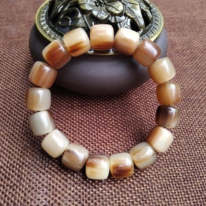 Bracelet manchette en corne de buffle naturelle, bijoux de mode de luxe faits à la main par f s international - Product Image 4