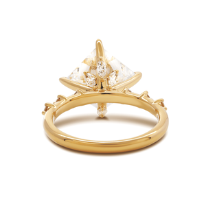 Bague de Mariage Alternative en Or Jaune Massif Certifiée IGI avec Diamant de Laboratoire Taille Princesse pour Femme, Luxe, Sertissage en Queue de Pie, Nature Princess - Product Image 2